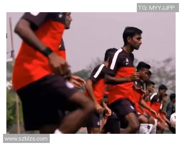 疫情期间足球明星的生活与训练方式揭秘与反思