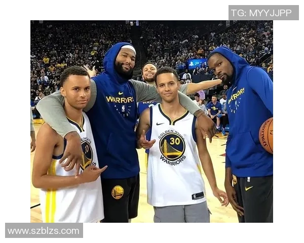 足球明星与篮球明星的颜值对比谁更胜一筹引发热议与讨论