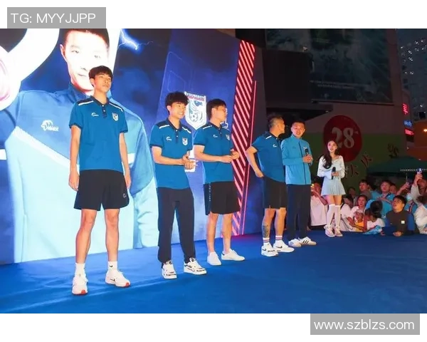 足球明星与球迷互动精彩瞬间集锦视频分享